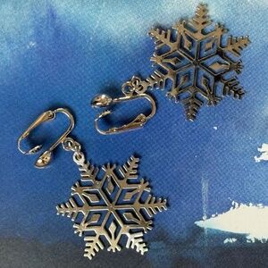 VINTAGE AVON Earrings Snowflake Clip Silver